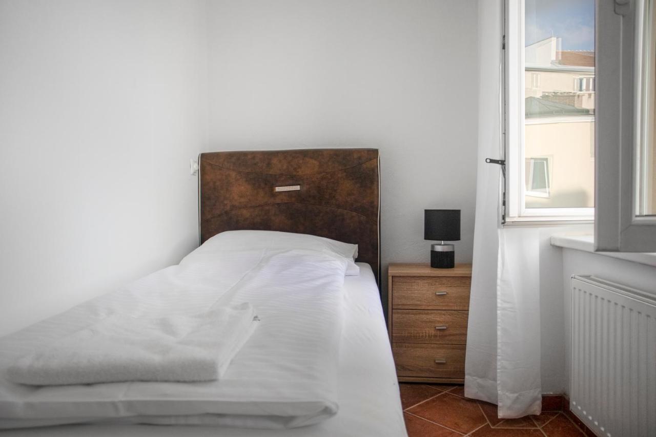 Superb 7Br Shared Apartment- Near Hauptbahnhof Виена Екстериор снимка