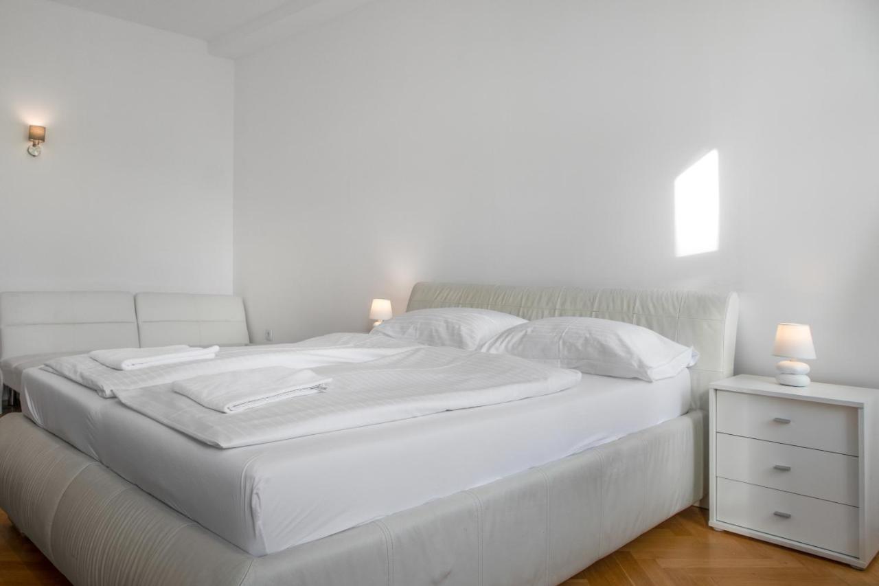 Superb 7Br Shared Apartment- Near Hauptbahnhof Виена Екстериор снимка