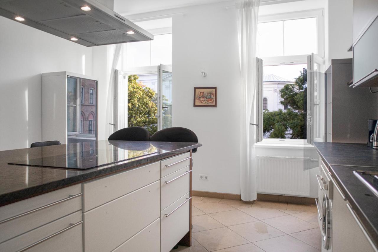 Superb 7Br Shared Apartment- Near Hauptbahnhof Виена Екстериор снимка